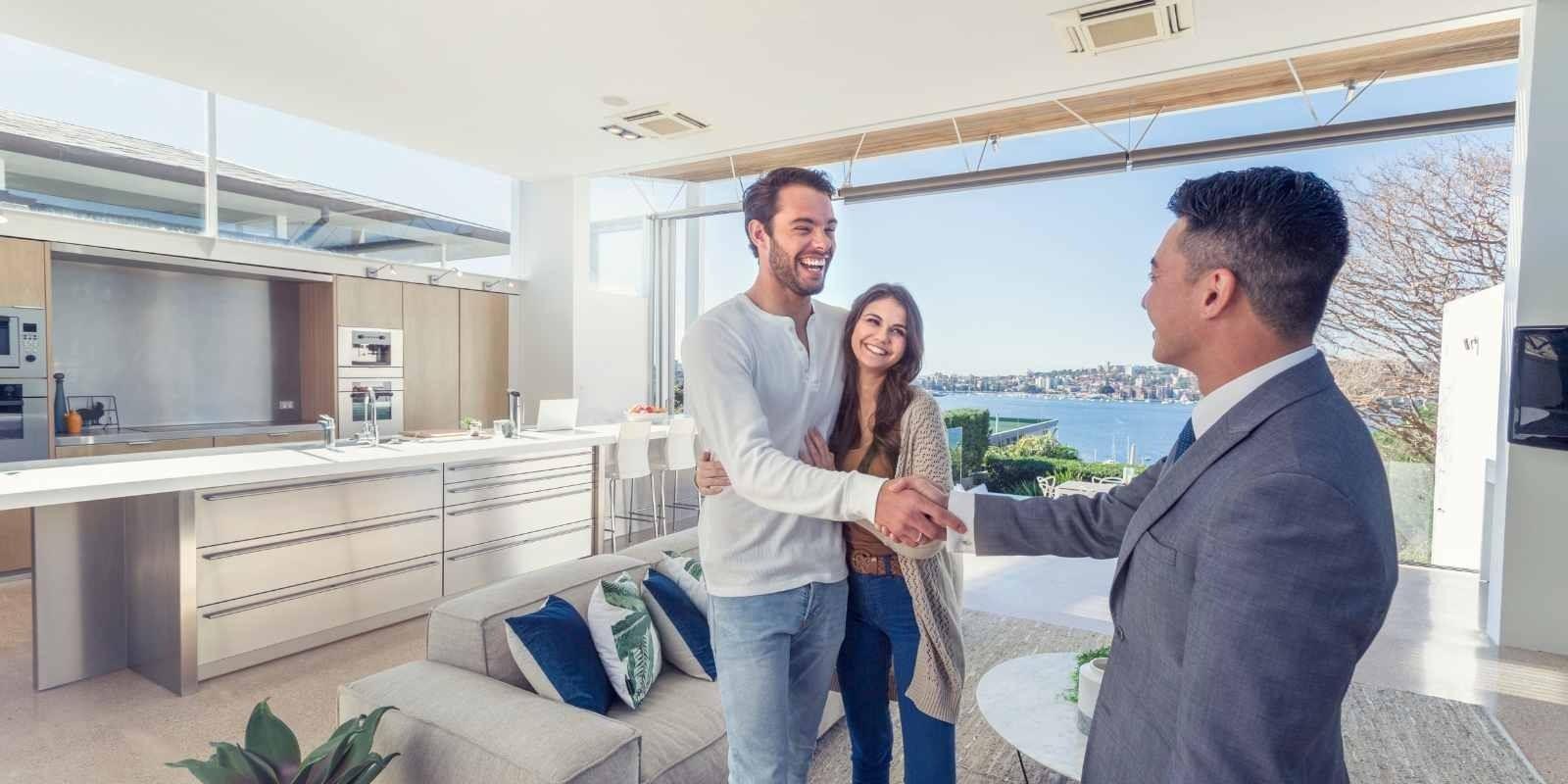 Cómo encontrar un agente inmobiliario confiable que te ayude a comprar una propiedad en Estados Unidos